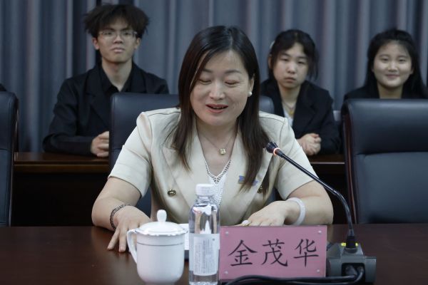 金荣华 (2) 金荣华 (2)